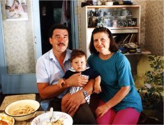 Эдвард Бедарев в 1 год с родителями Александром и Галиной Эдвард Бедарев со своими родителями в 1993 году